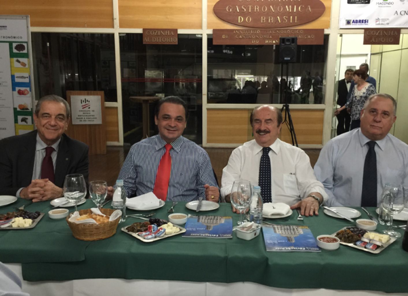 SINHORES participa de almoço com Secretário de Turismo do Estado