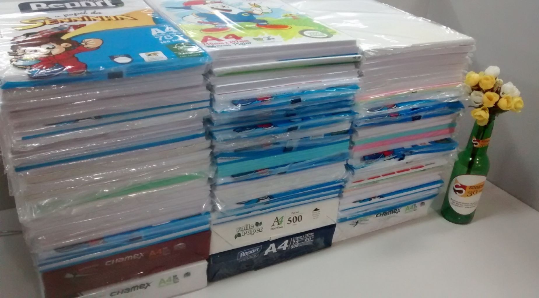 SINHORES faz doação de 66 mil folhas de papel sulfite a entidades assistenciais da região