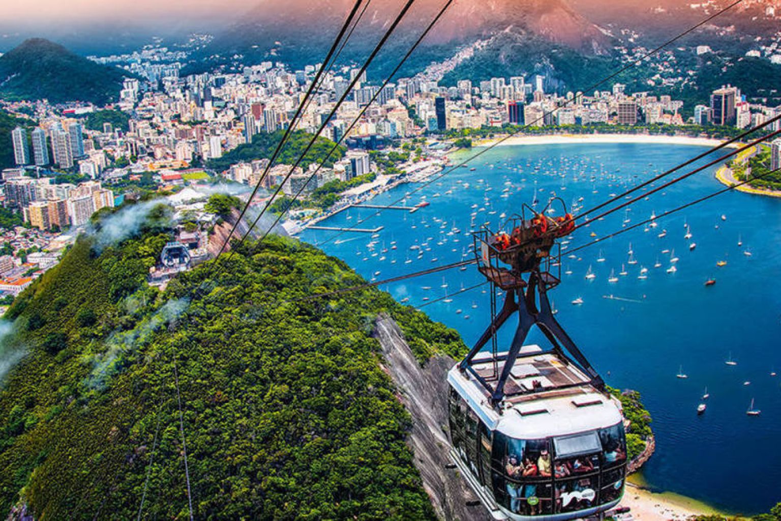 Empregos no turismo avançam quase 330% em 12 meses 