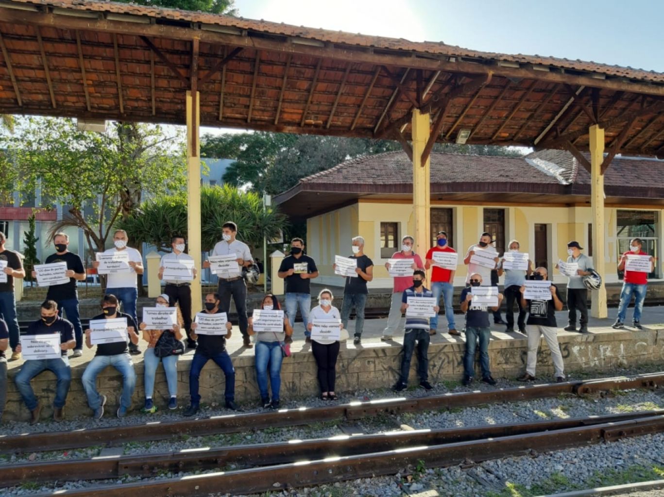 Protesto reúne mais de  600 donos de bares e restaurantes em São José dos Campos, Jacareí, Taubaté e Campos do Jordão