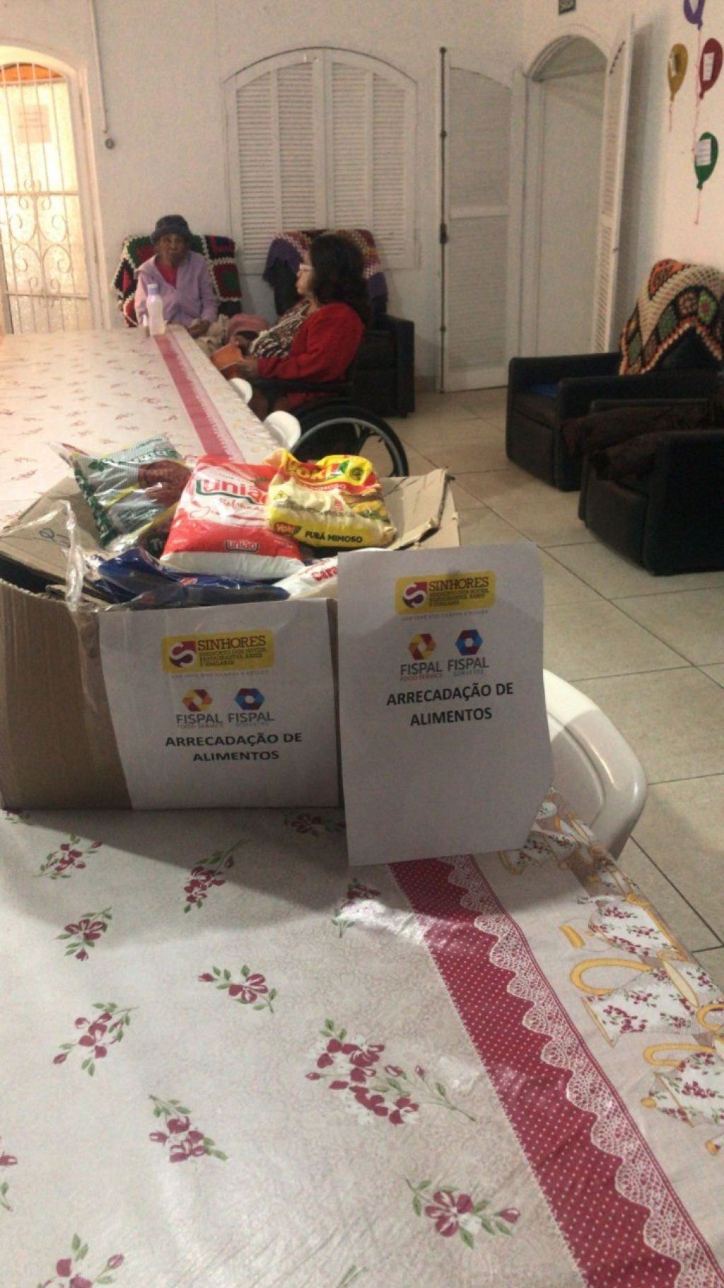 SINHORES arrecada mais de 25kg de alimentos com a Caravana Fispal e faz doação para Casa de Repouso Vó Laura 