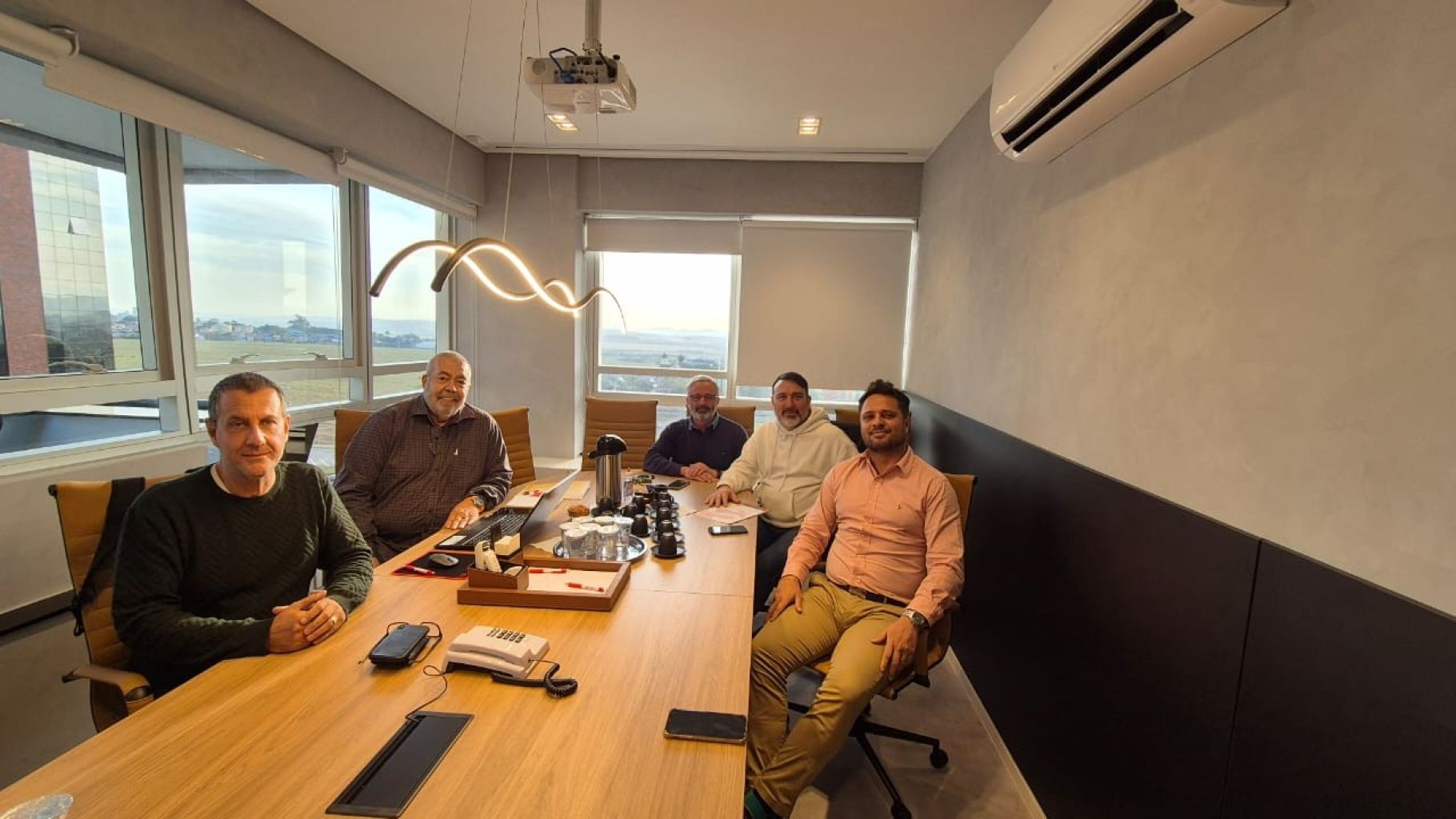 SINHORES SE REÚNE COM EQUIPE DO CANDIDATO A PREFEITO DE SÃO JOSÉ DOS CAMPOS, EDUARDO CURY